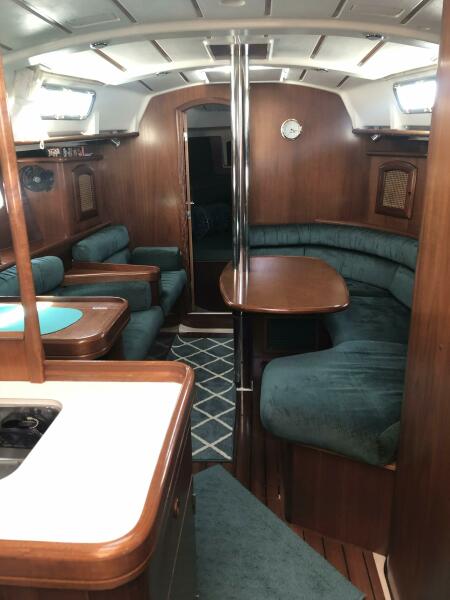 36' 2000 Beneteau 361