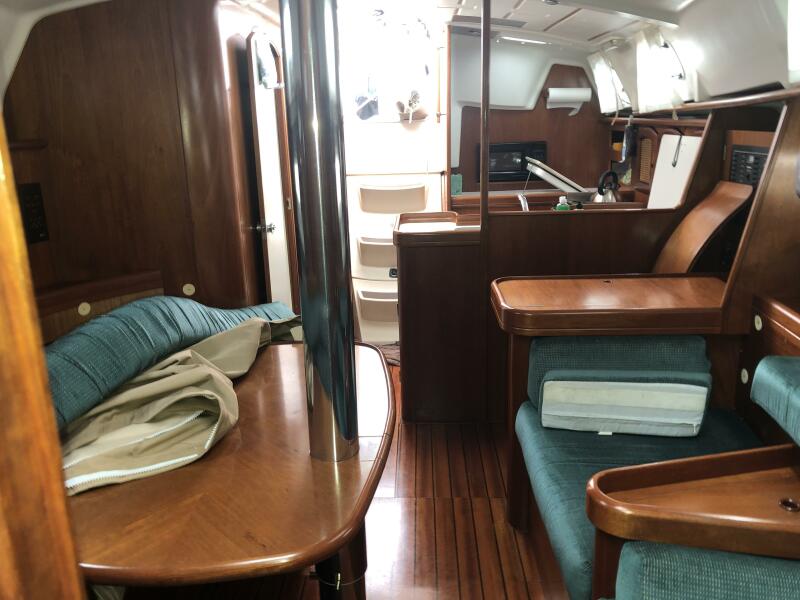 36' 2000 Beneteau 361