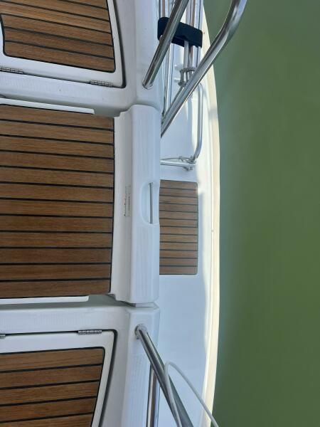 36' 2000 Beneteau 361