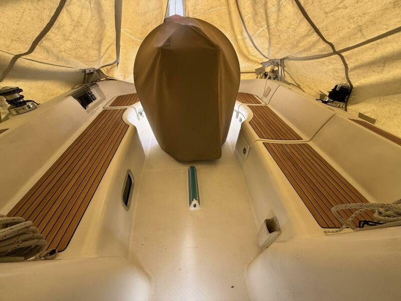 36' 2000 Beneteau 361