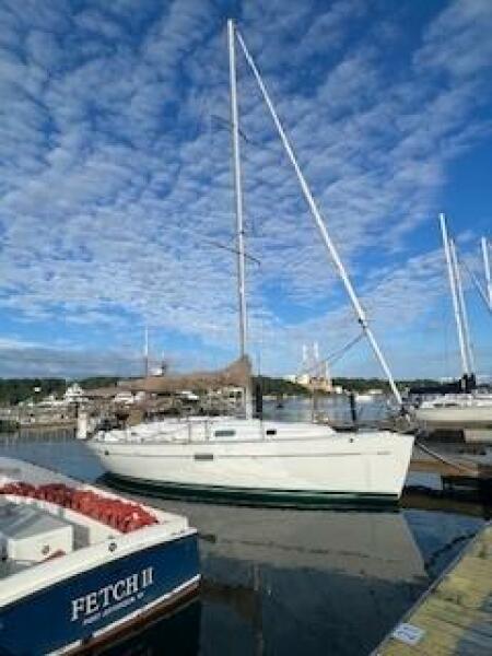 36' 2000 Beneteau 361