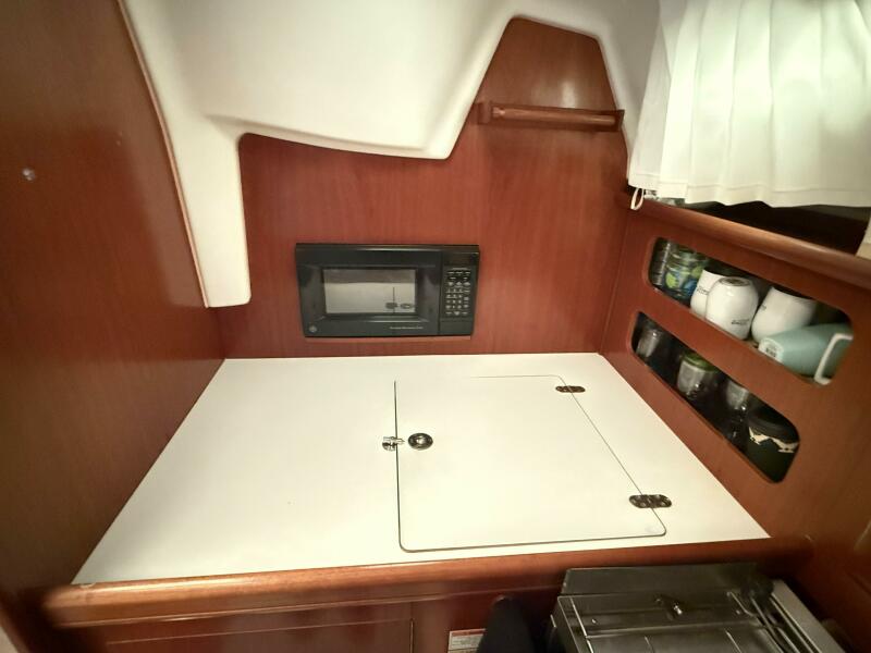 36' 2000 Beneteau 361