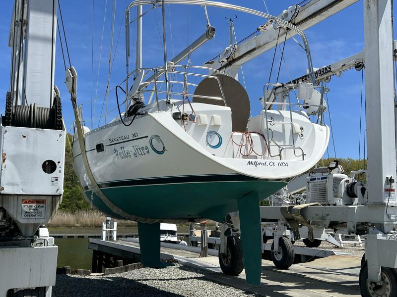 36' 2000 Beneteau 361