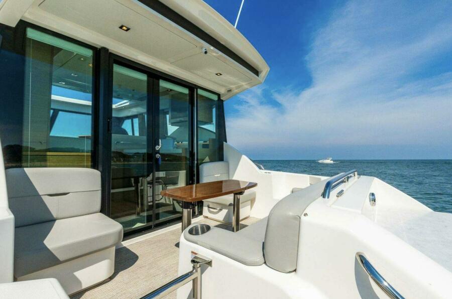 39' 2023 Tiara Yachts 39 Coupe