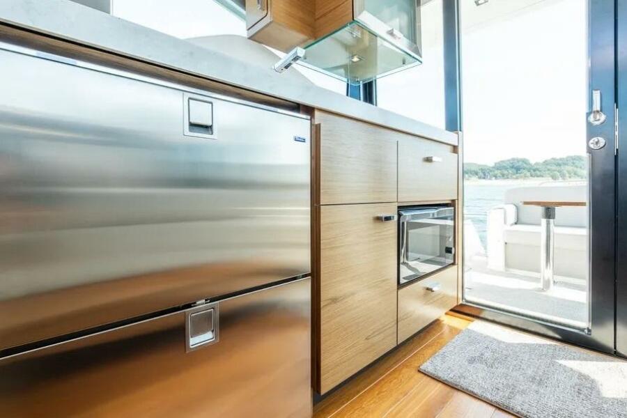 39' 2023 Tiara Yachts 39 Coupe