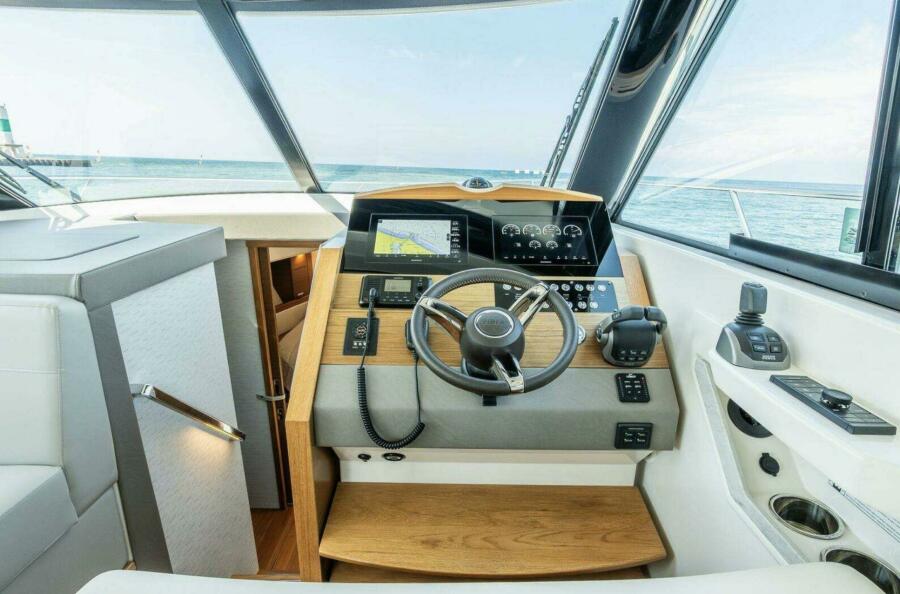 39' 2023 Tiara Yachts 39 Coupe