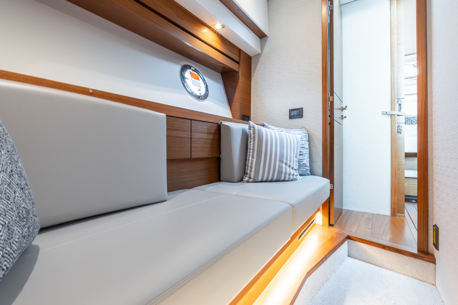 2023 Tiara Yachts 39 Coupe