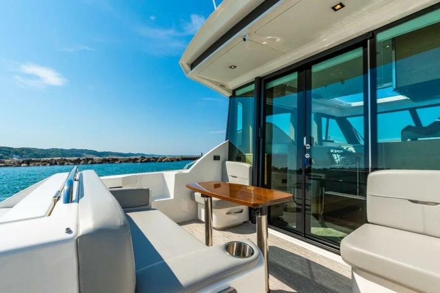 39' 2023 Tiara Yachts 39 Coupe
