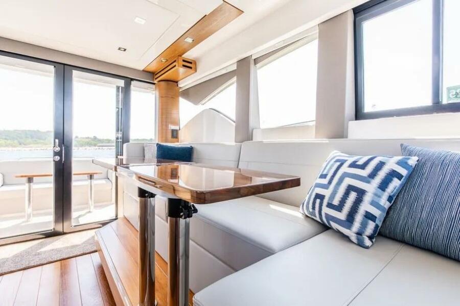 39' 2023 Tiara Yachts 39 Coupe