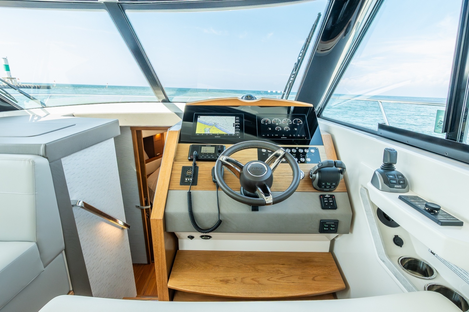 2023 Tiara Yachts 39 Coupe