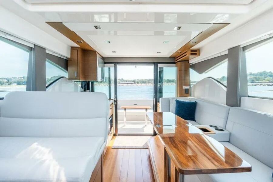 39' 2023 Tiara Yachts 39 Coupe