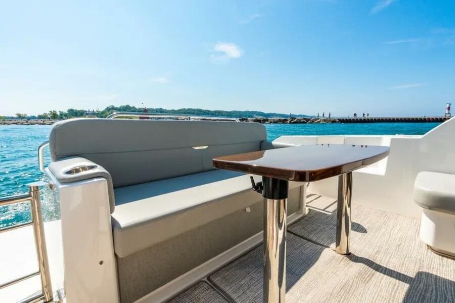 39' 2023 Tiara Yachts 39 Coupe