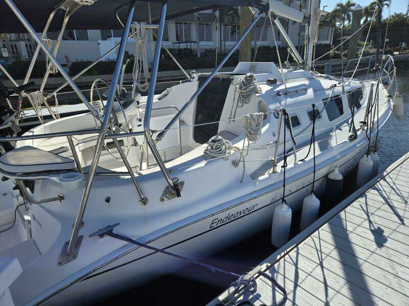 Endeavour 32ft Hunter Yacht For Sale