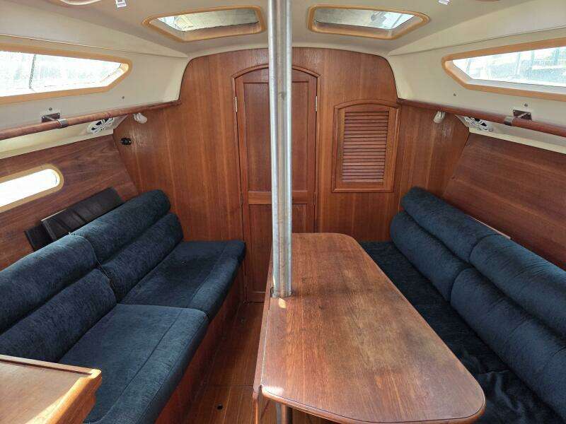 Endeavour 32ft Hunter Yacht For Sale