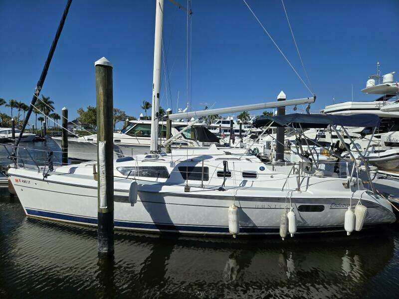 Endeavour 32ft Hunter Yacht For Sale