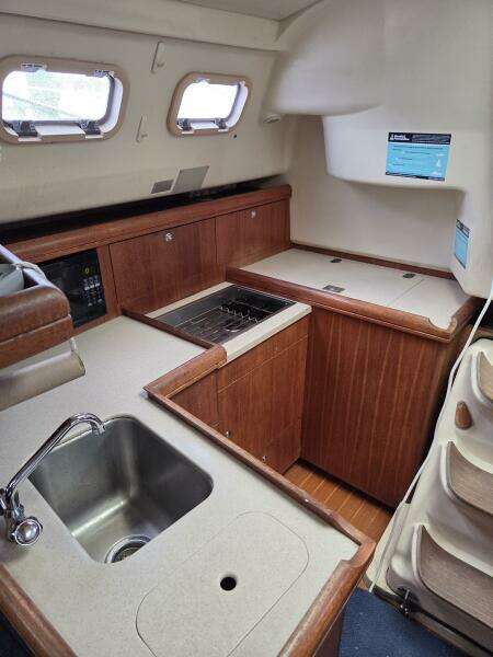 Endeavour 32ft Hunter Yacht For Sale