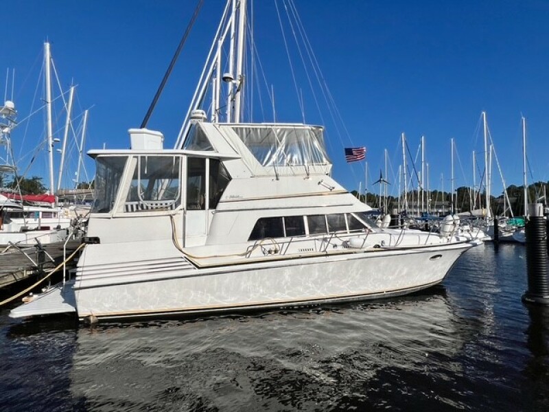40' 1989 Trojan 12M Motor Yacht