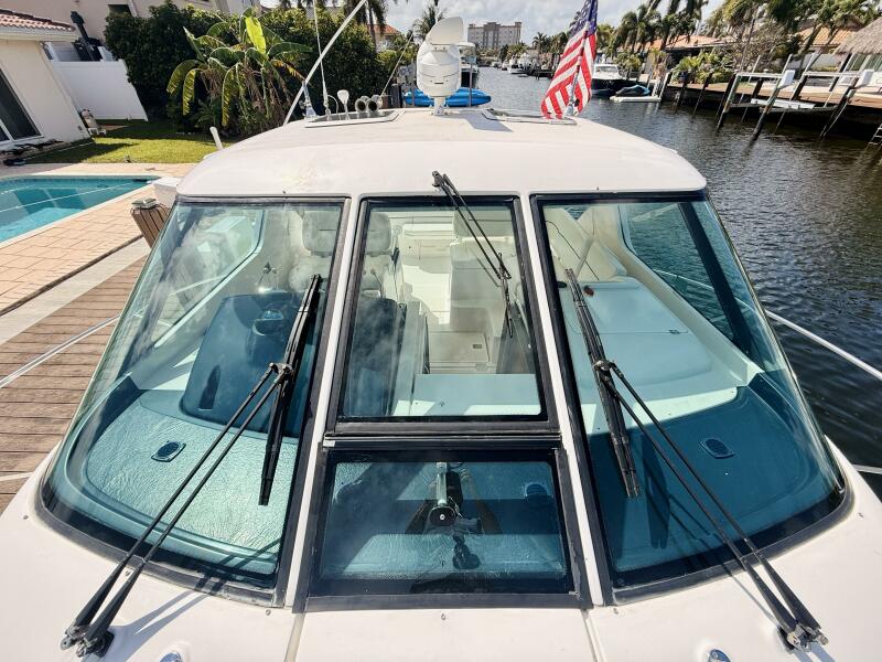 36' 2005 Tiara Yachts 