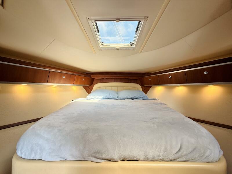 36' 2005 Tiara Yachts 