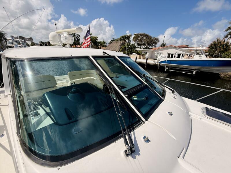 36' 2005 Tiara Yachts 
