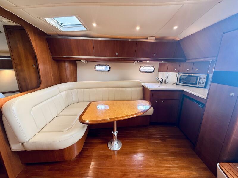 36' 2005 Tiara Yachts 