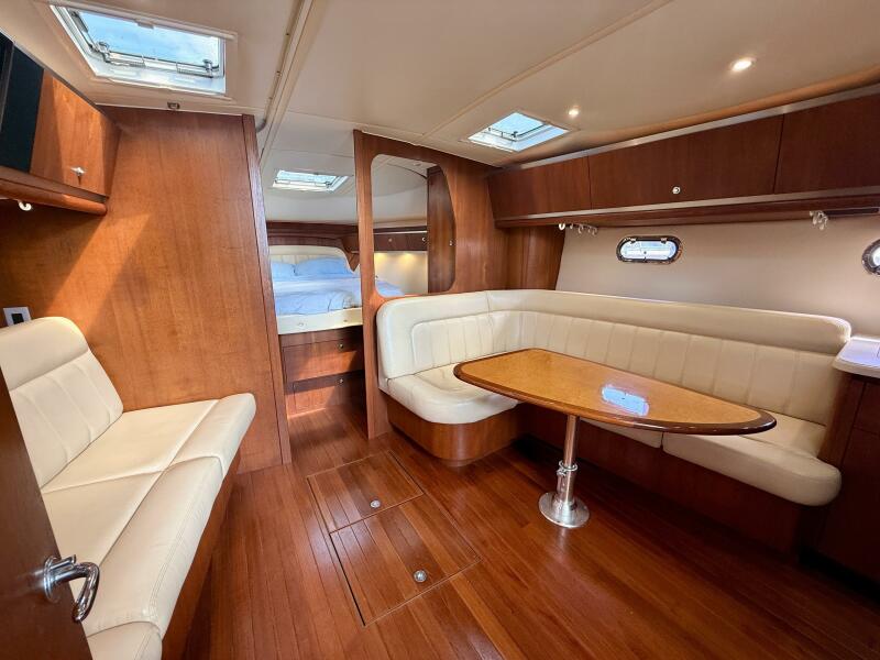 36' 2005 Tiara Yachts 
