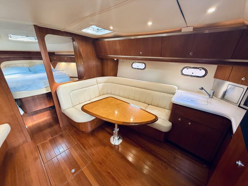 36' 2005 Tiara Yachts 