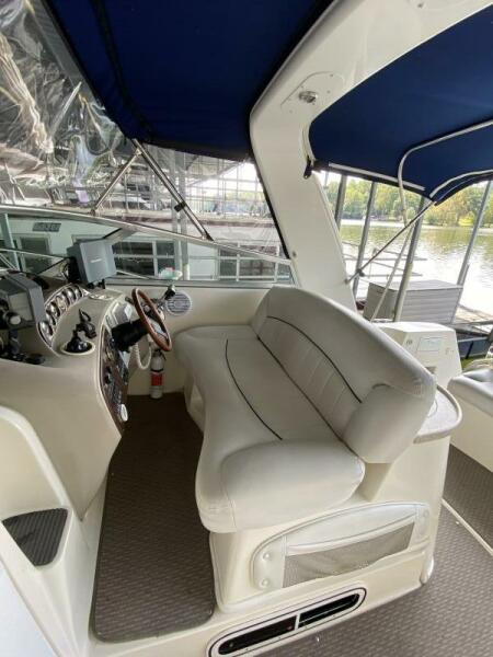 34' 2000 Rinker 