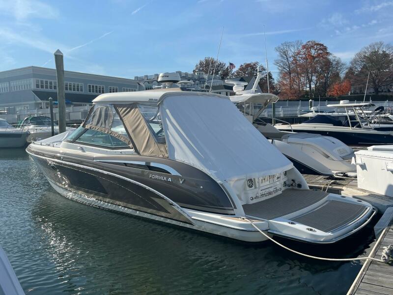 35' 2017 Formula 350 CBR