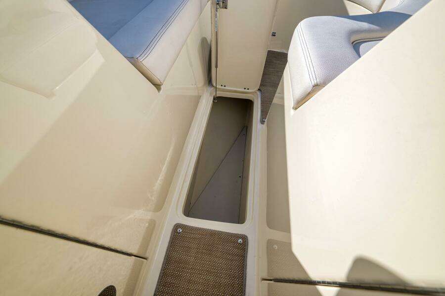 Chris-Craft 34 - 2LW - Storage