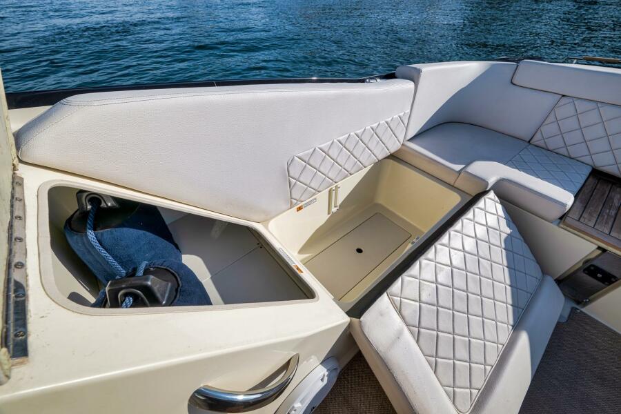 34' 2021 Chris-Craft 34 Launch