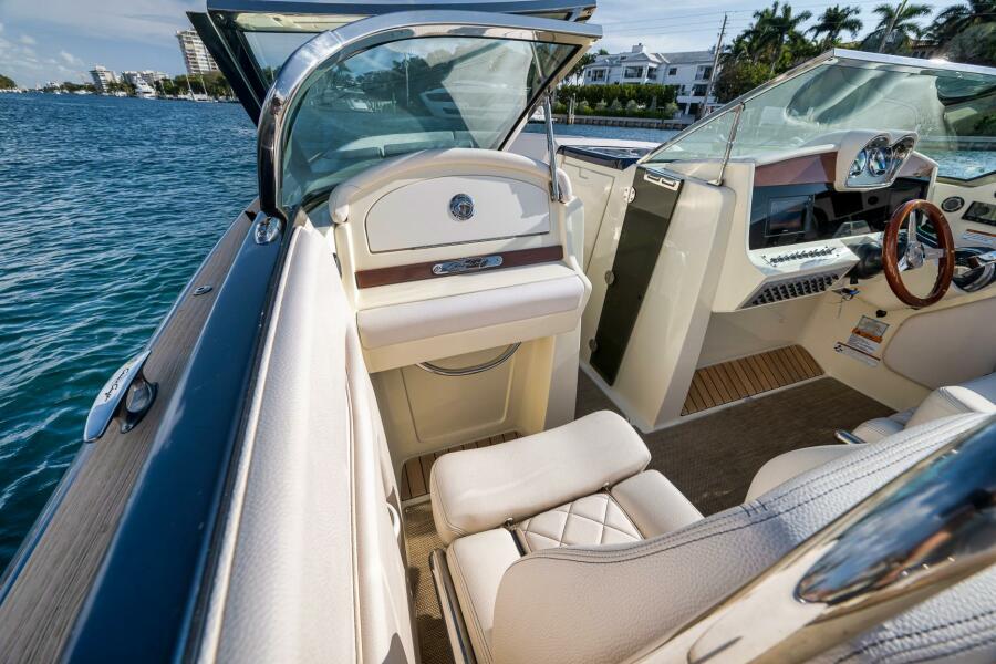 34' 2021 Chris-Craft 34 Launch