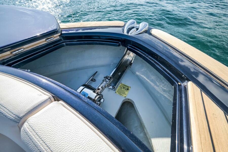 34' 2021 Chris-Craft 34 Launch