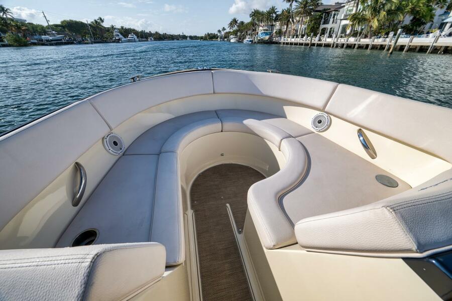 34' 2021 Chris-Craft 34 Launch