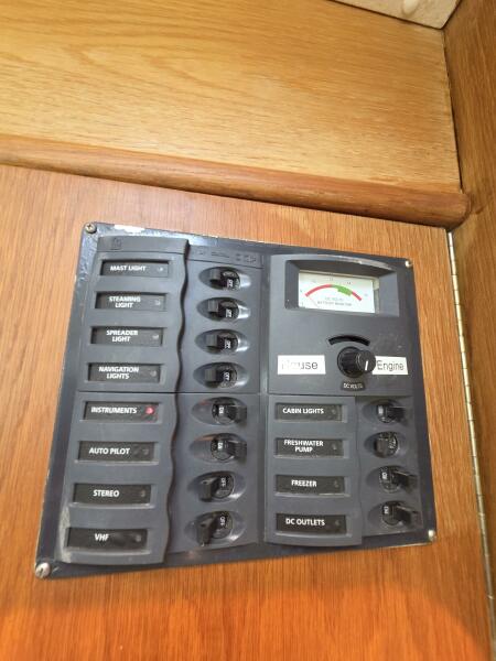 33' 1997 Seawind 1000