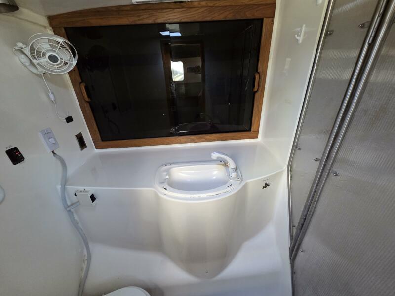 33' 1997 Seawind 1000