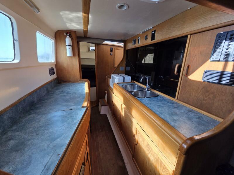 33' 1997 Seawind 1000