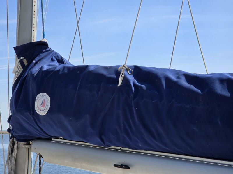 33' 1997 Seawind 1000