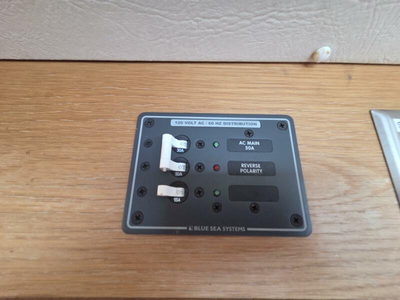 33' 1997 Seawind 1000