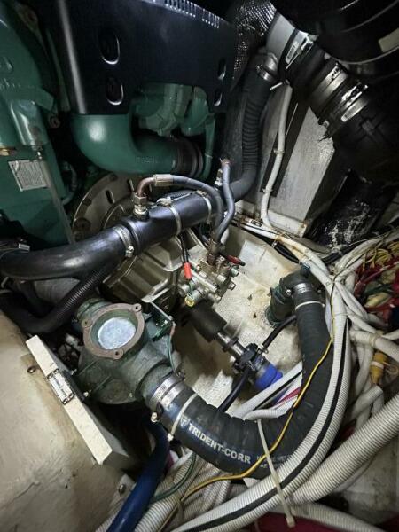 36' 2005 Carver 366 MY