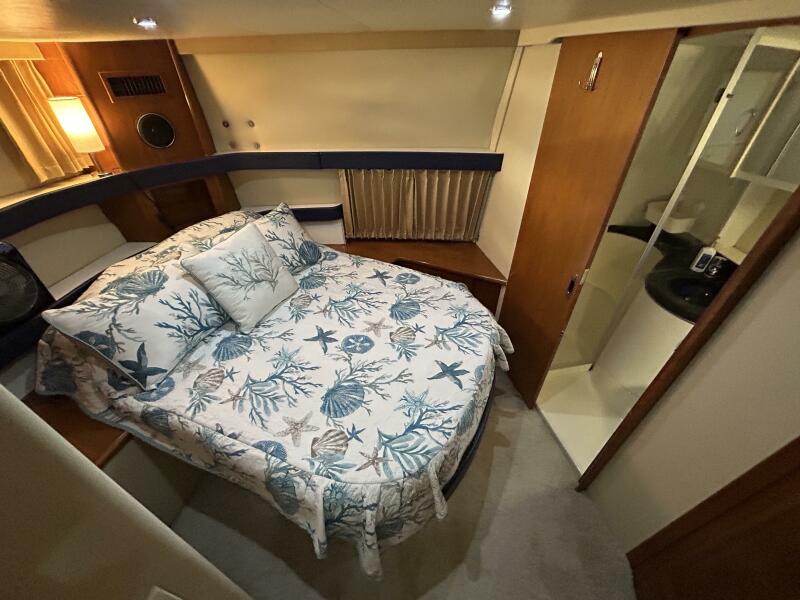 36' 2005 Carver 366 MY