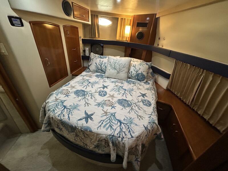 36' 2005 Carver 366 MY