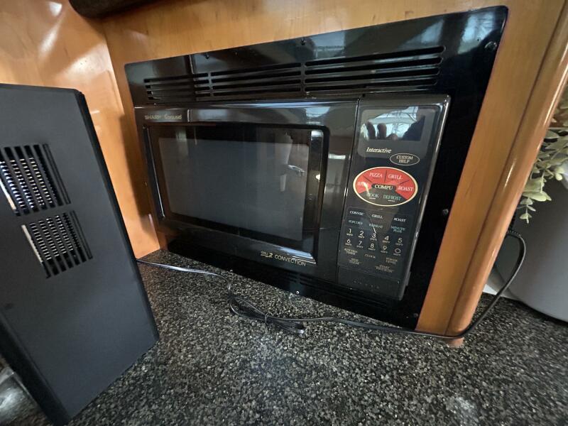 36' 2005 Carver 366 MY