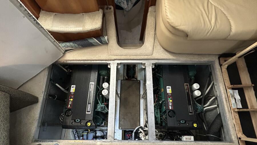 36' 2005 Carver 366 MY