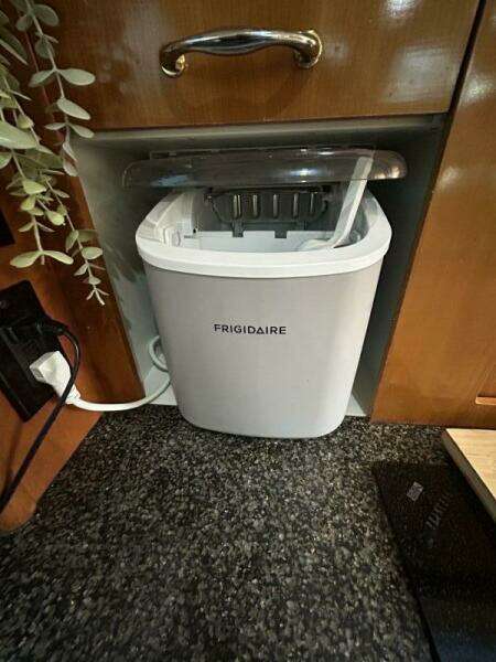 Spirit of Adventure 36ft Carver Yacht For Sale