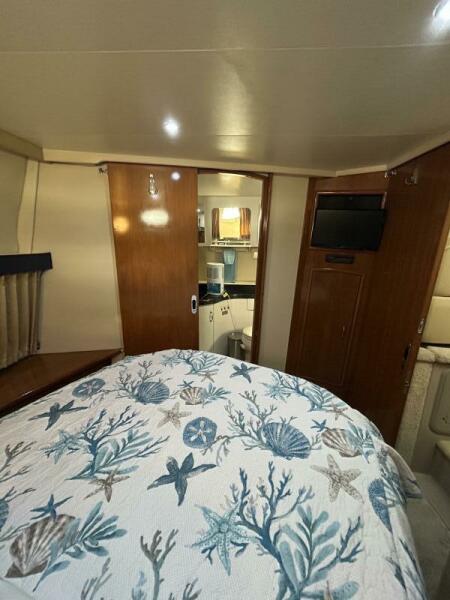 36' 2005 Carver 366 MY