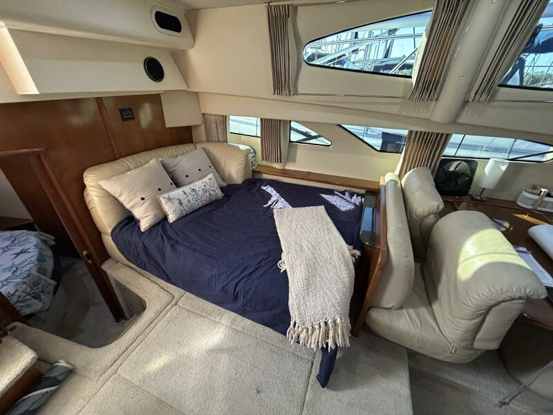 36' 2005 Carver 366 MY