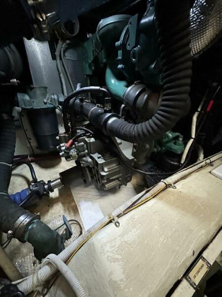 36' 2005 Carver 366 MY