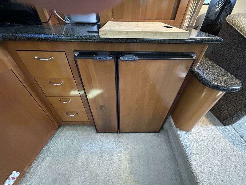 Spirit of Adventure 36ft Carver Yacht For Sale