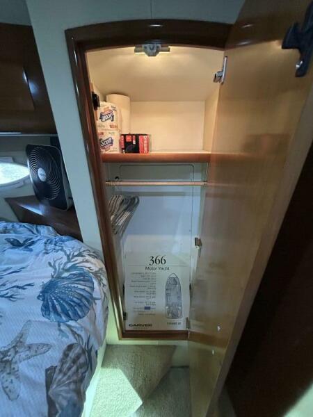 36' 2005 Carver 366 MY